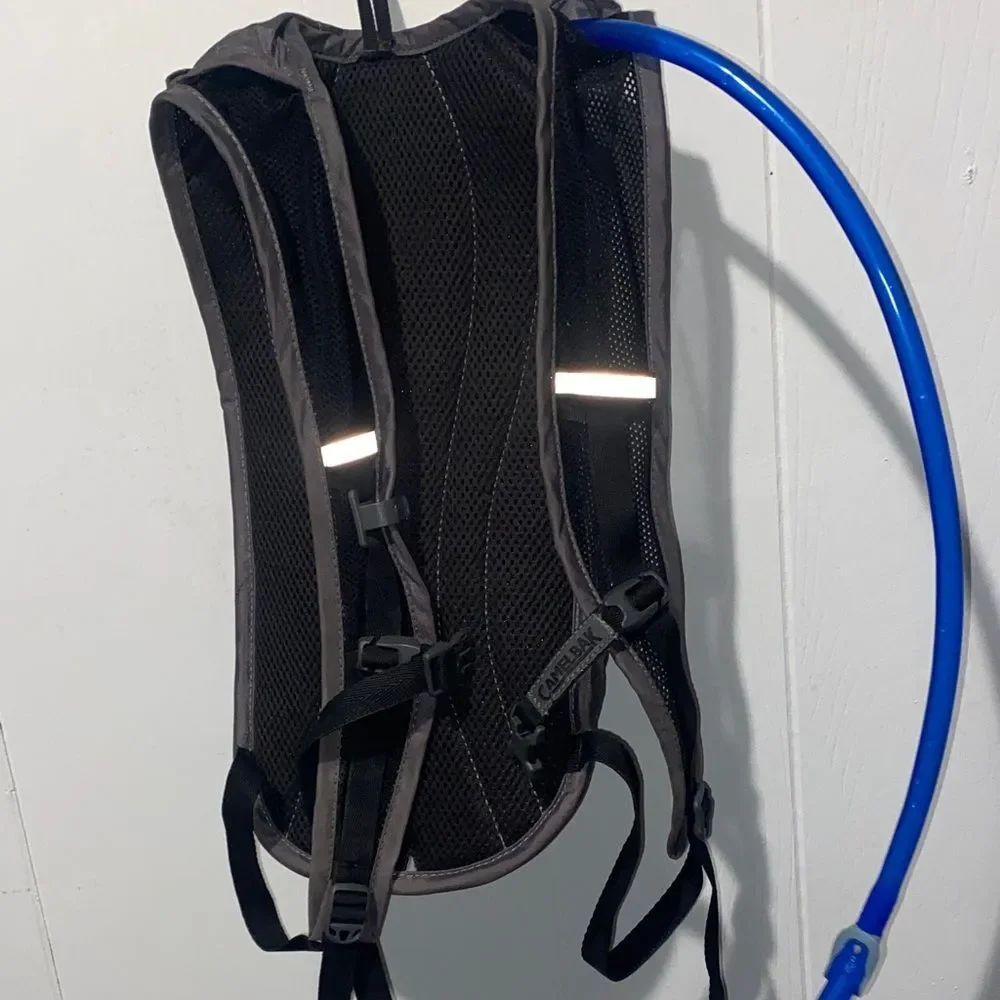 CamelBak Hydration Backpack 2.5 Liters Hiking Backpack - Picture 3 of 6